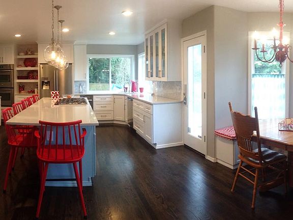 2nd image of 3102 17th St Pl Se
