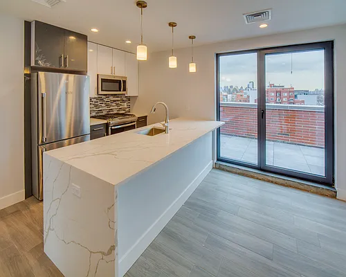 Rented by Bouklis Group | media 15