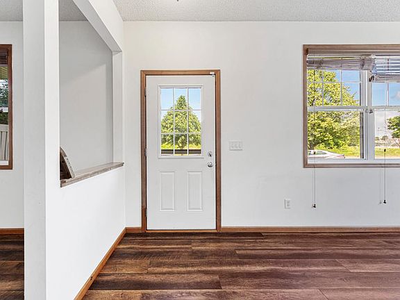 4th image of 1912 Rose Way #601