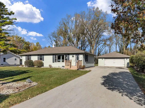 1320 W Edgewood Dr, Appleton, WI 54913