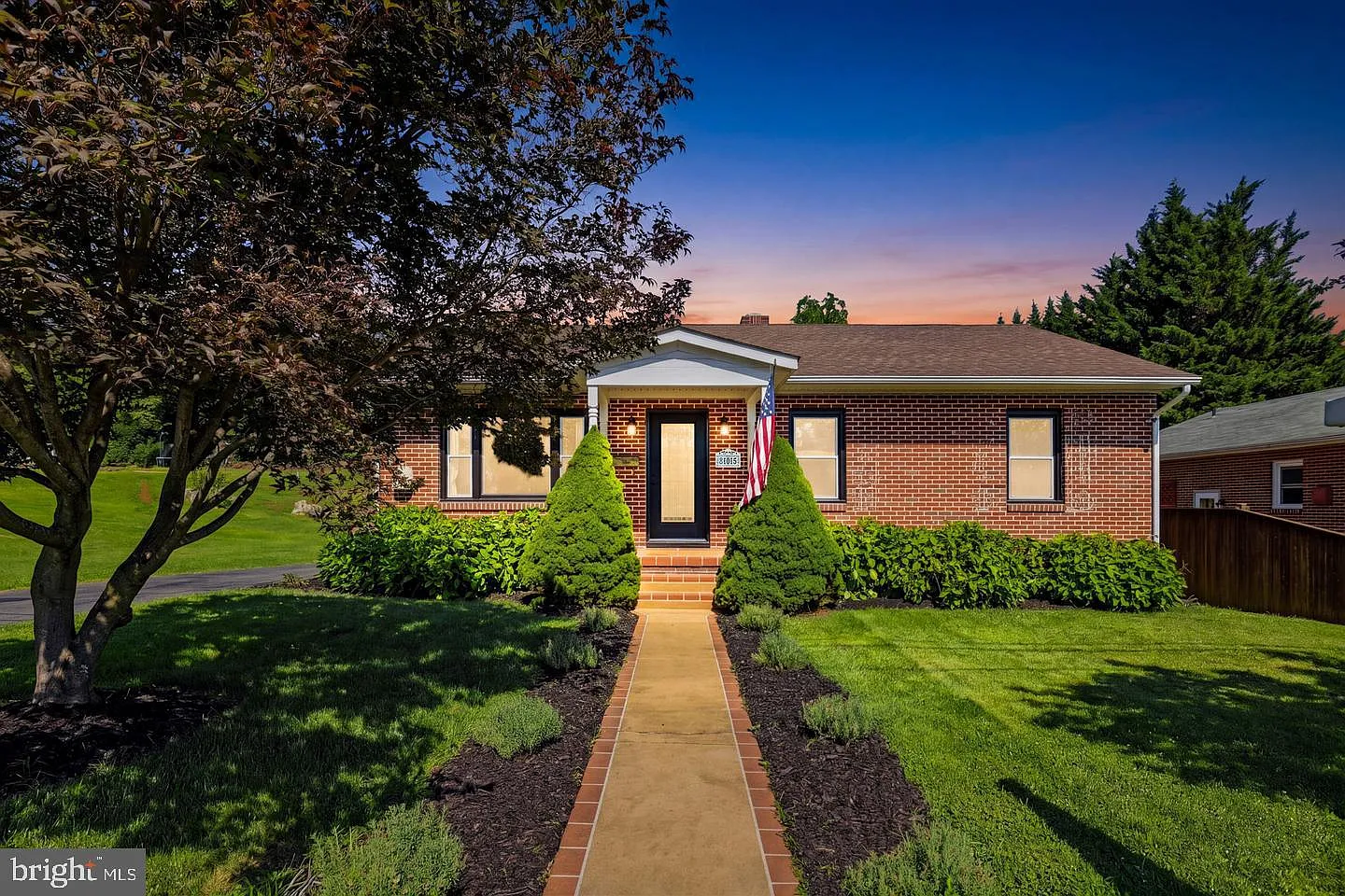 3 bed, 1.0 bath, 1474 sqft, $2,100 — Photo 1