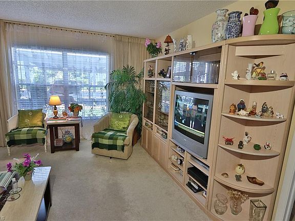 4th image of 6894 Sandtrap Dr APT 1