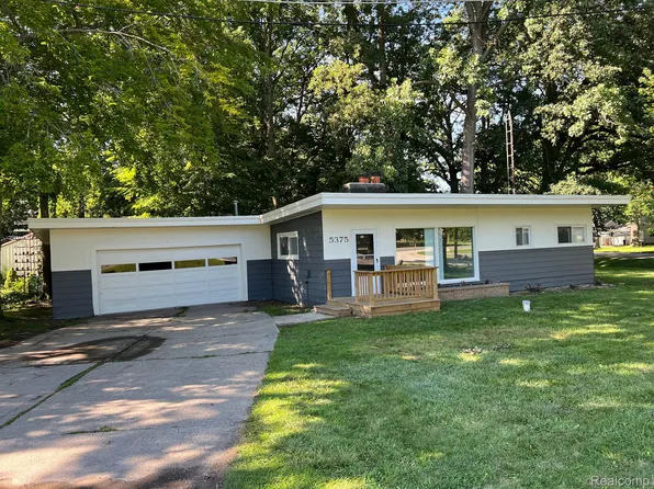 5375 Lippincott Blvd, Burton, MI 48519