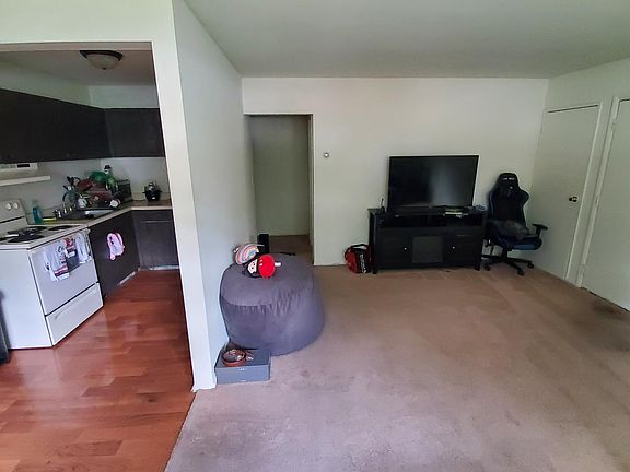 5th image of 19 Colonial Dr #A