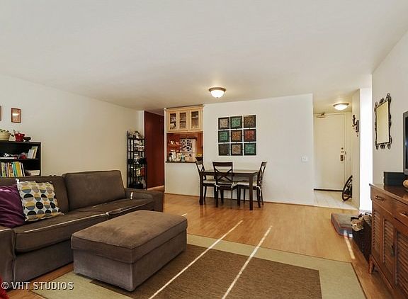 3rd image of 4343 N Clarendon Ave APT 1215
