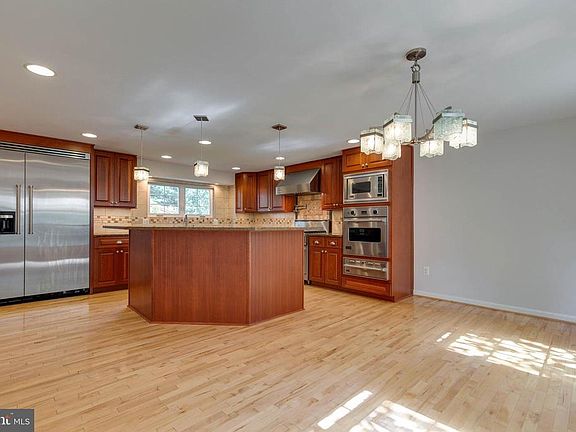 Chef's Kitchen with Granite Counters