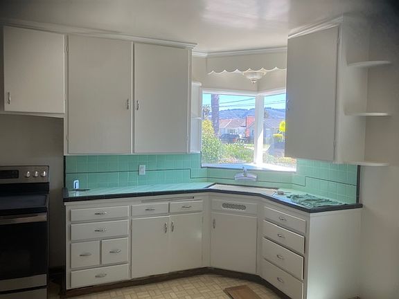 5th image of 735 Washington St
