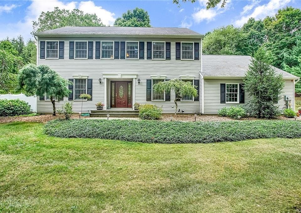 1st image of 8 Wagner Dr
