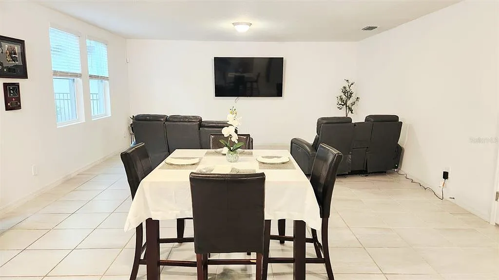 4 bed, 3.0 bath, 2634 sqft, $2,700 — Photo 3