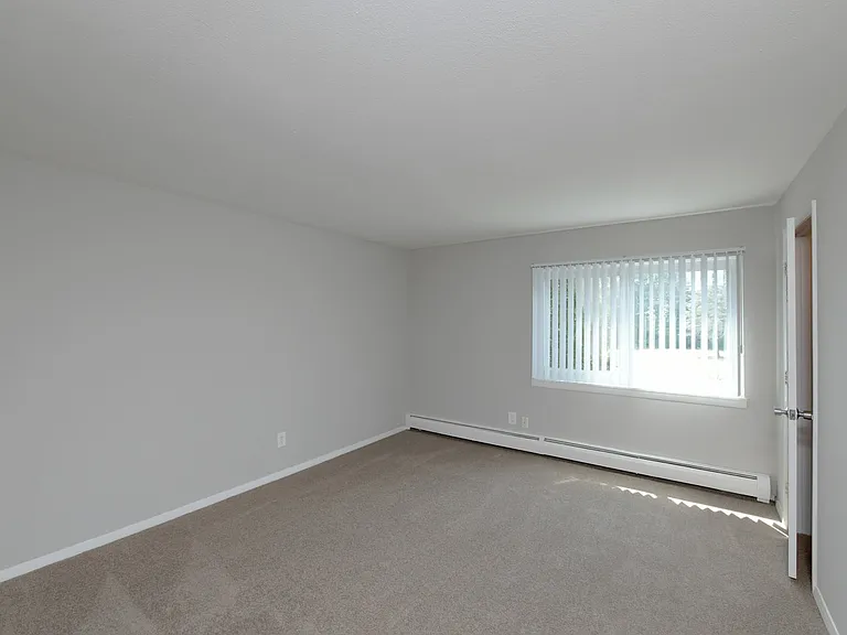 Bayside Country Club Apartments — Photo 53