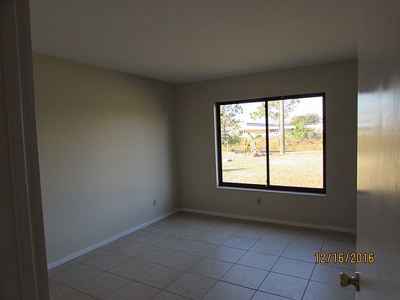 4th image of 340 NW Airoso Blvd #1