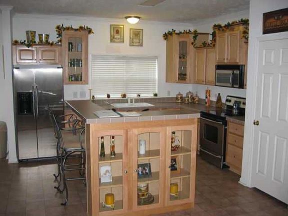 Spacious kitchen with lots of storage and counter space