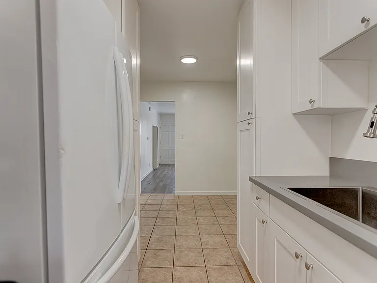 1164 S Norton Ave #13 — Photo 8