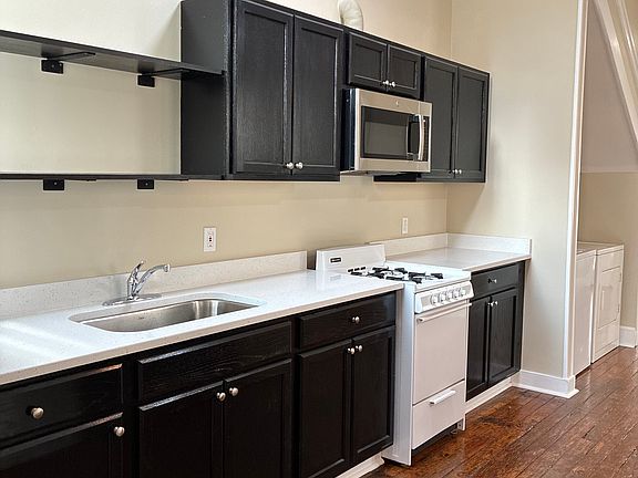 3rd image of 2903 Ellwood Ave APT 1
