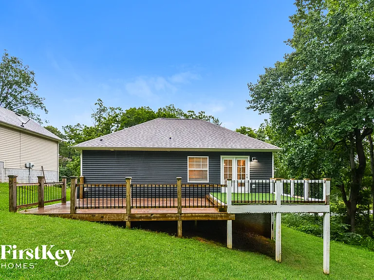 450 Galvin Dr — Photo 15