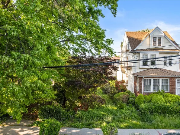 13631 58th Avenue, Flushing, NY 11355