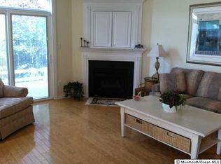100 Nutmeg Ln, Holmdel, NJ 07733