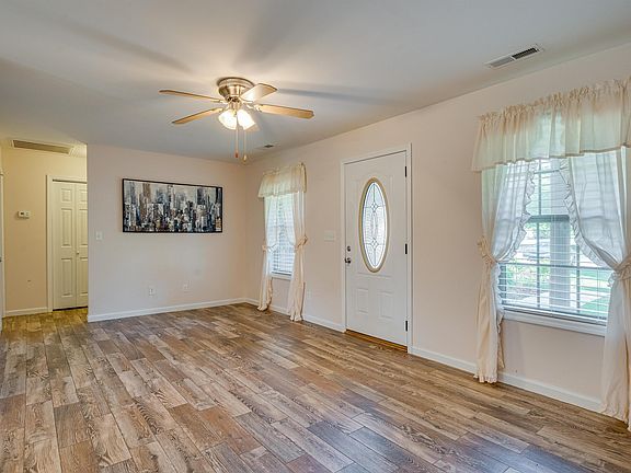 5th image of 184 Elgin Hills Dr