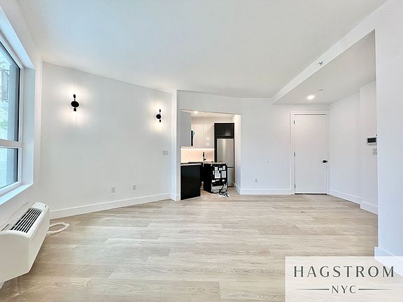 4th image of 1042 President St #2O