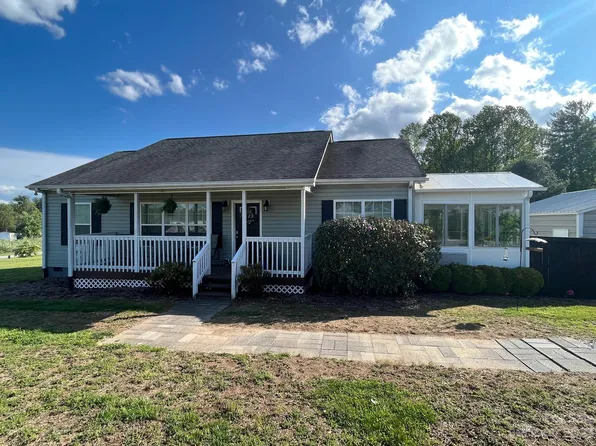 79 Ridge Field Dr, Hendersonville, NC 28792