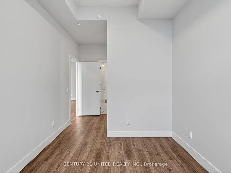 80 Bond St E #1807 — Photo 7