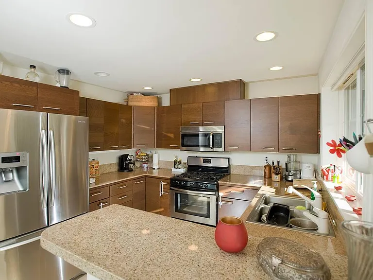 1029 Belmont Ave E #102 — Photo 12