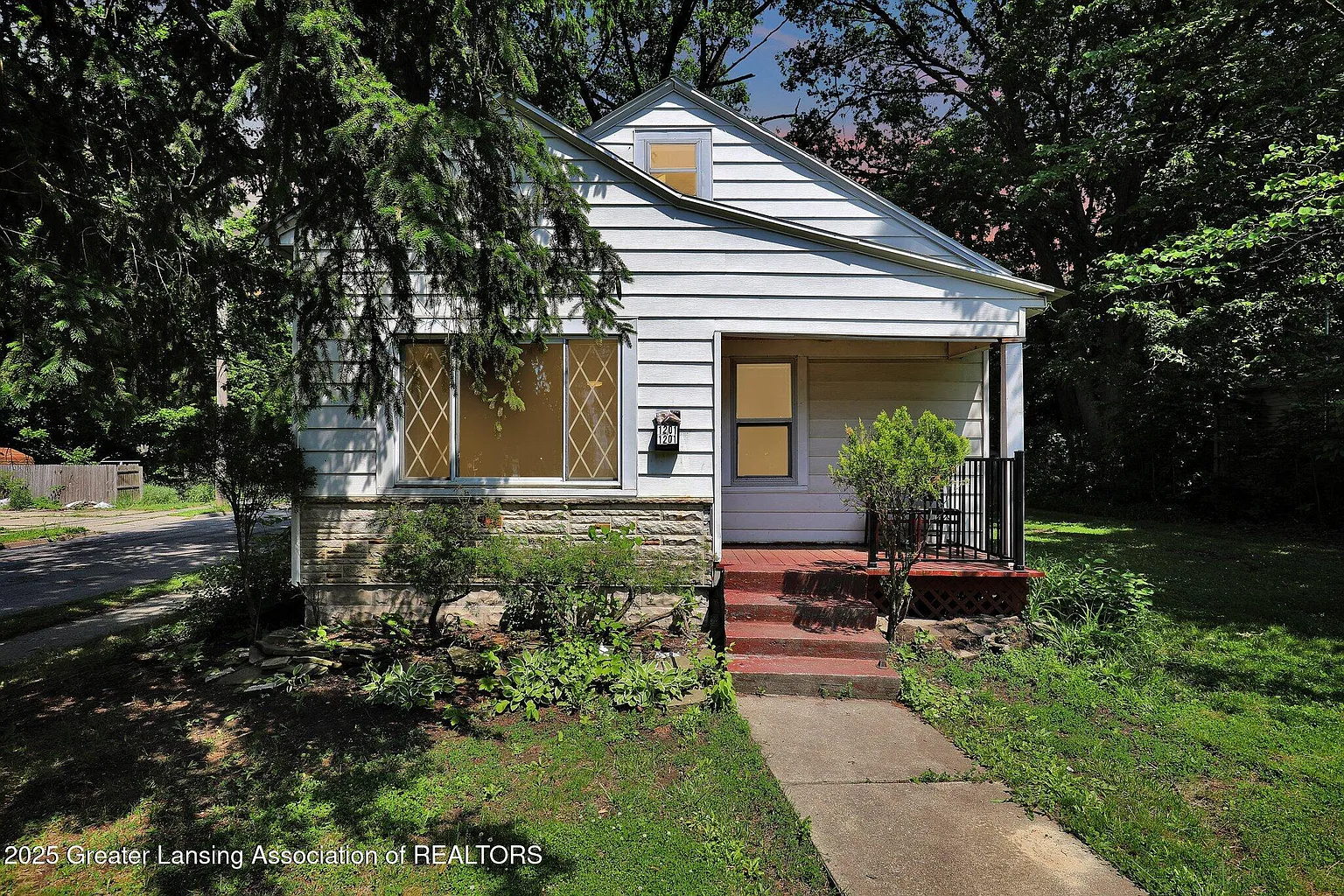 1201 Bensch St photo 1