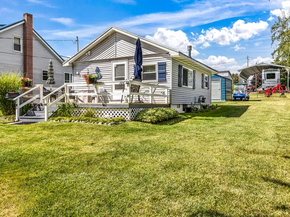 104 Flora Ave, Houghton Lake, MI 48629