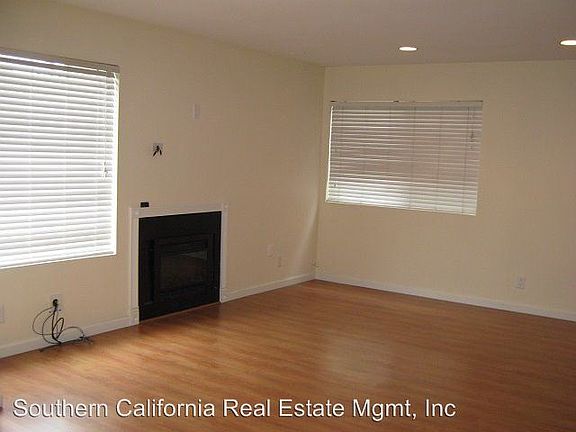 4th image of 27122 Crossglade Ave Unit 4