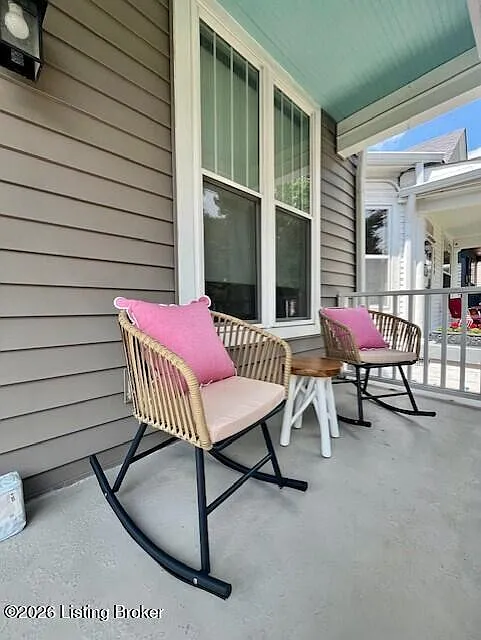 2 bed, 1.0 bath, 1018 sqft, $2,400 — Photo 3