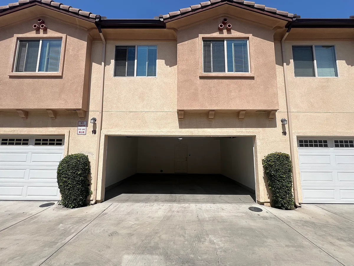 Building Photo - 19533 E Cypress St #2