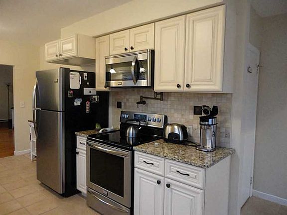 3rd image of 42 Redfern St