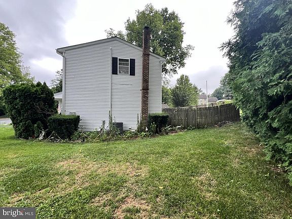 3rd image of 4084 Parkside Ct