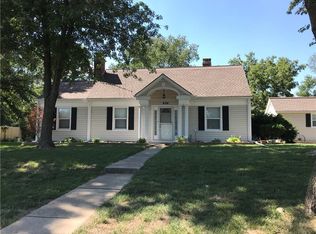 936 S Liberty Dr, Liberty, MO 64068