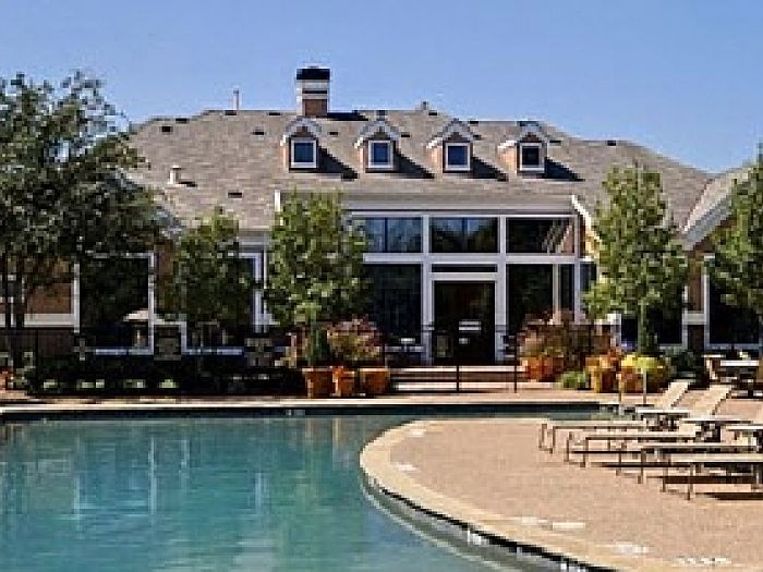 1st image of 2450 Oak Hill Cir
