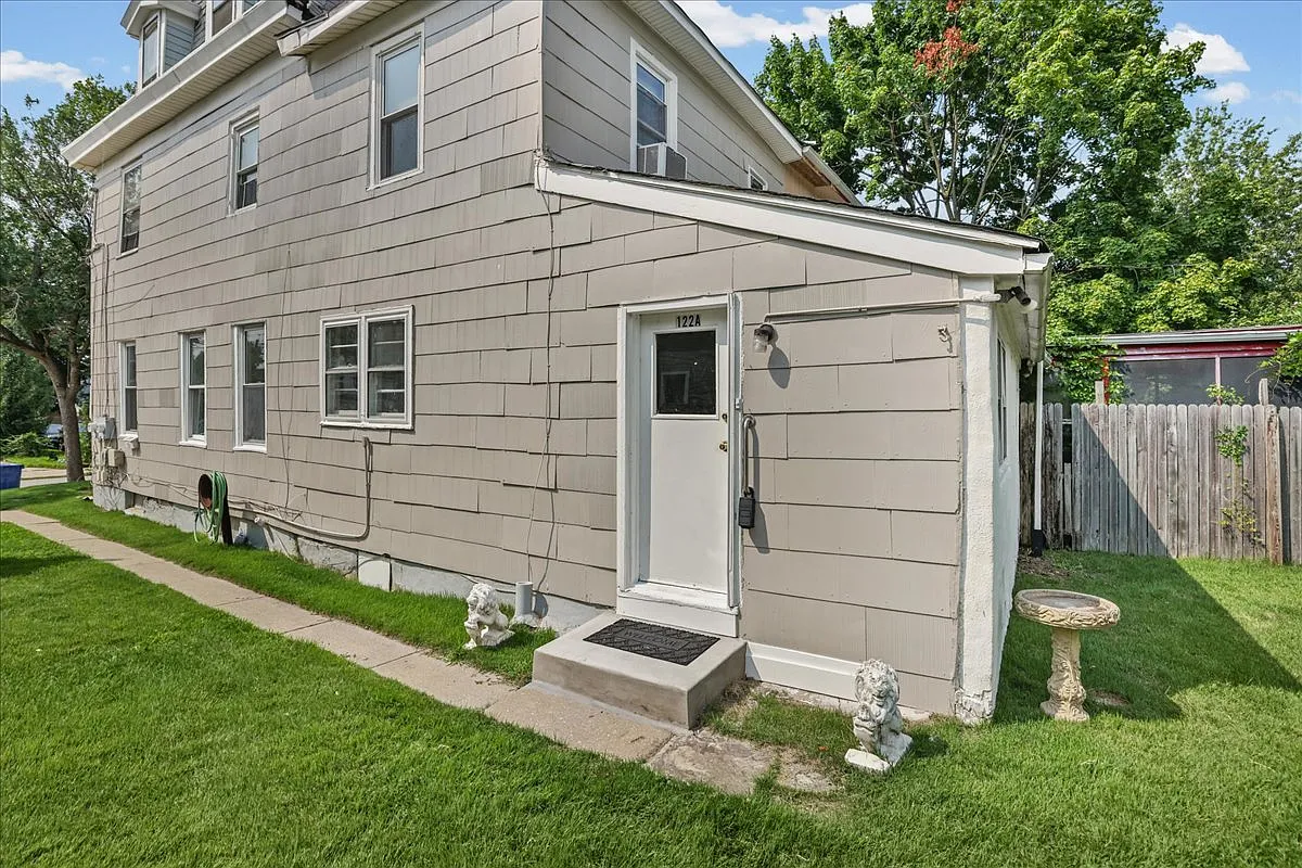 122 South Davis Street - A — Photo 1