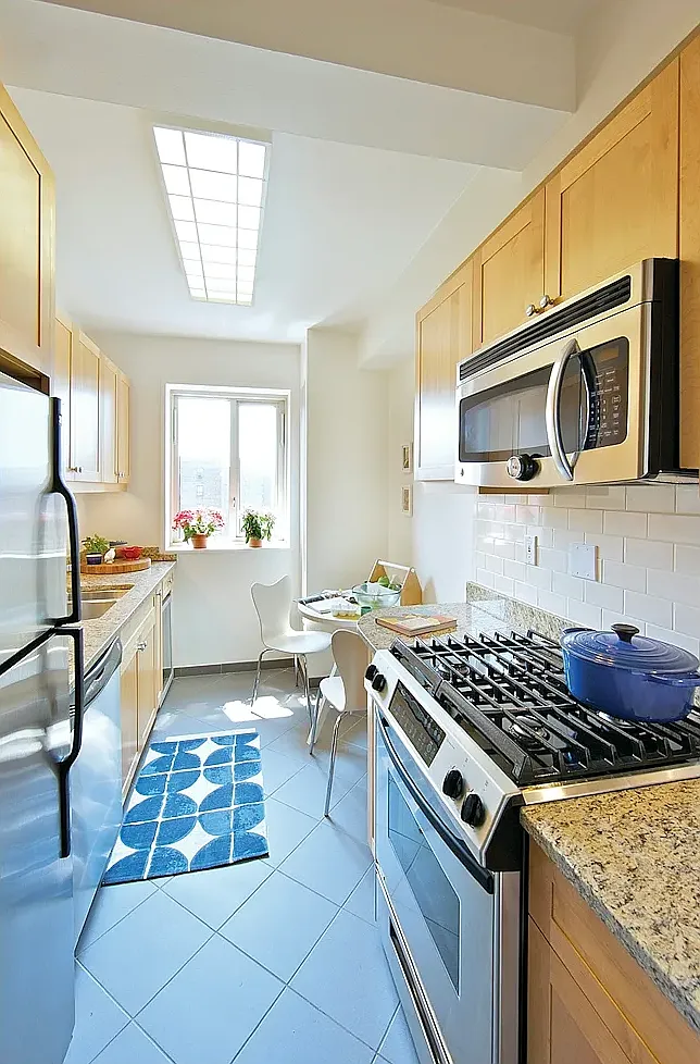 8 Peter Cooper Road — Photo 3