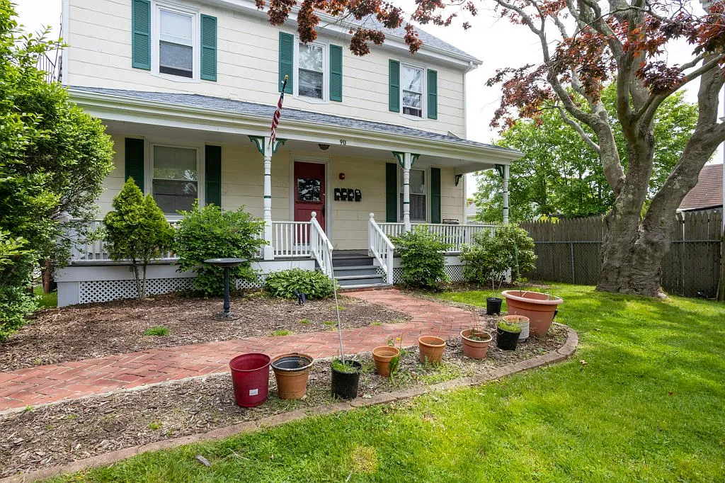 90 Gibbs Avenue, Unit 1 — Photo 1
