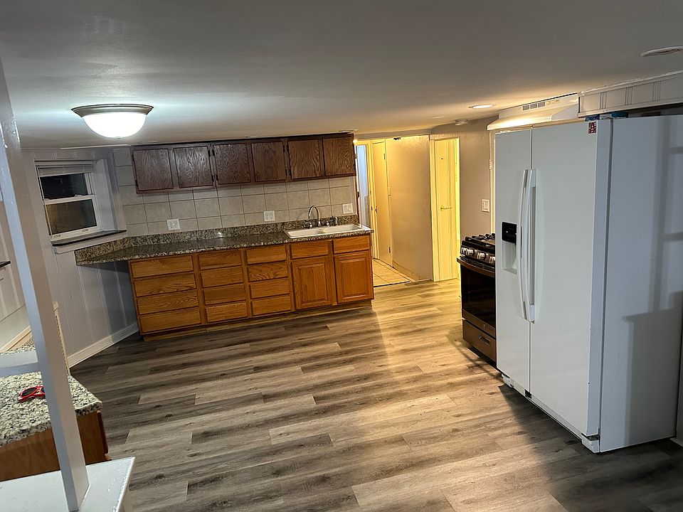 1st image of 1002 N 19th Ave #Basement