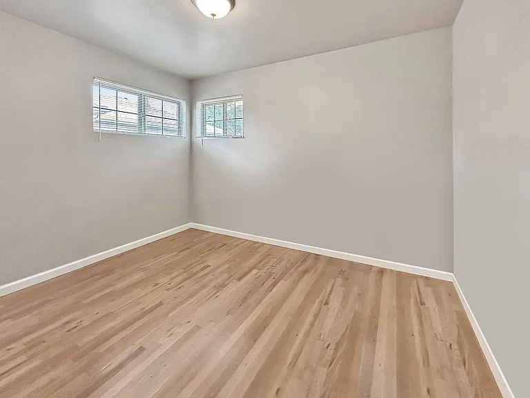 Sloan's Lake: 2-Bedroom Unit With High-End Finishes — Photo 19