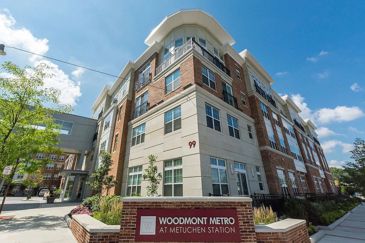 Woodmont Metro at Metuchen Station — Photo 2