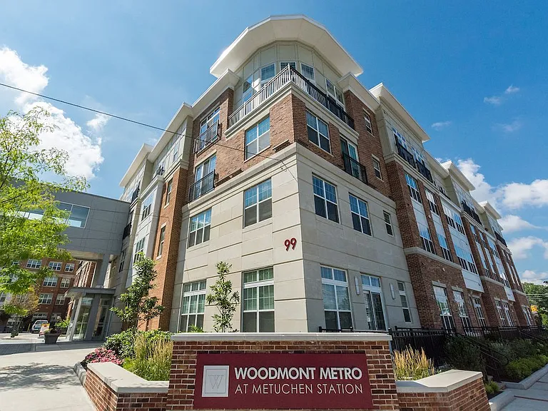 Woodmont Metro at Metuchen Station — Photo 2
