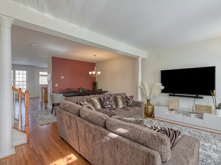 15676 Mendoza Ln — Photo 2
