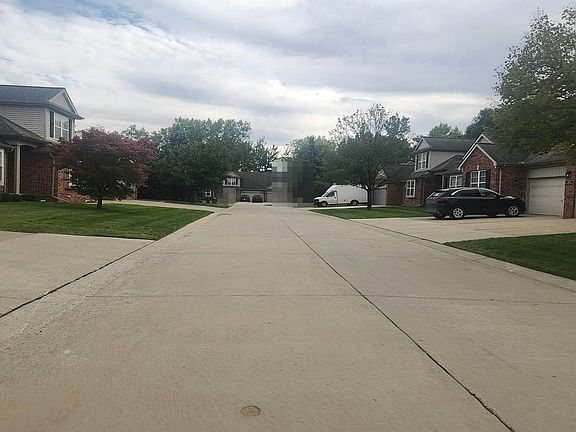 5th image of 5521 Victory Cir