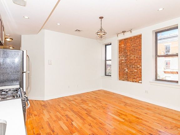 3rd image of 591 Franklin Ave #5A