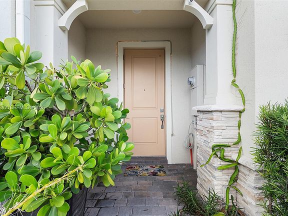 5th image of 4248 Ficus St