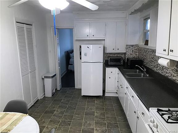 4th image of 593 Piermont Ave