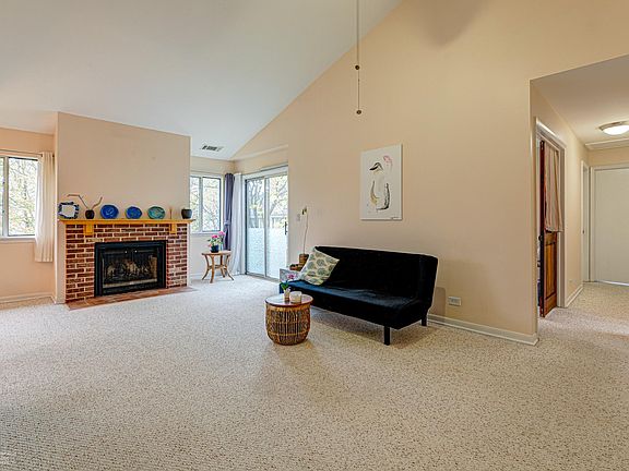 3rd image of 606 Fairbanks Ct Unit Z2