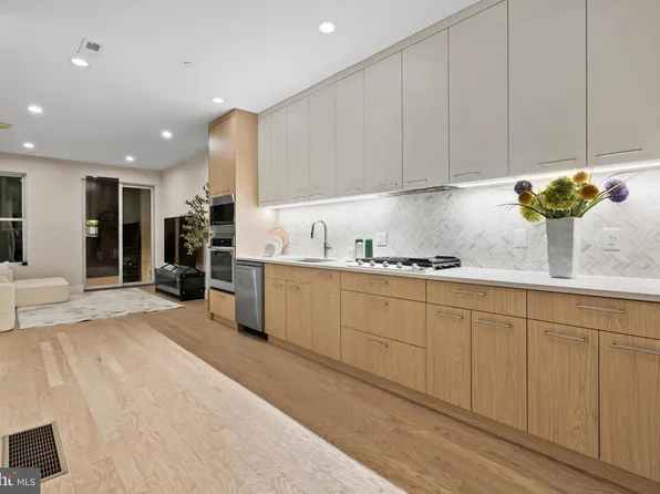 1031 S Fairhill St, Philadelphia, PA 19147