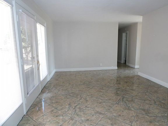 4th image of 1426 El Prado Pl